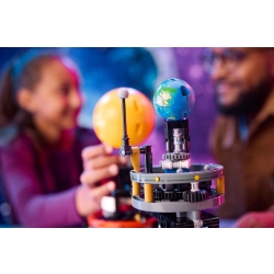Lego Technic Planeta Ziemia i Księżyc na orbicie 42179