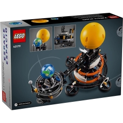 Lego Technic Planeta Ziemia i Księżyc na orbicie 42179